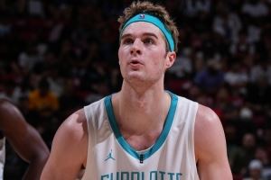 身手全能！29号秀麦克尼利16中7贡献22分12板6助 三分6中3