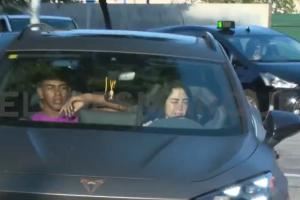 🤣刚满18还在学驾照！女友今日开车送亚马尔去巴萨训练