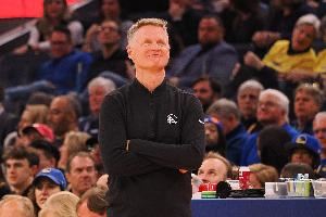 科尔开心了！勇士本场比赛仅出现8失误 没人超过2次失误图片