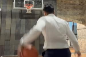 球技不错！Shams晒自己连续工作14小时后西装革履运球&投篮视频